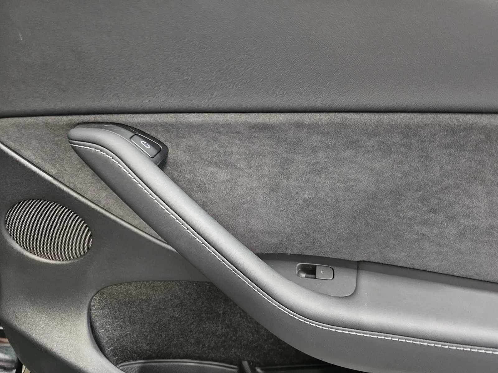 Tesla Model Y photo 8