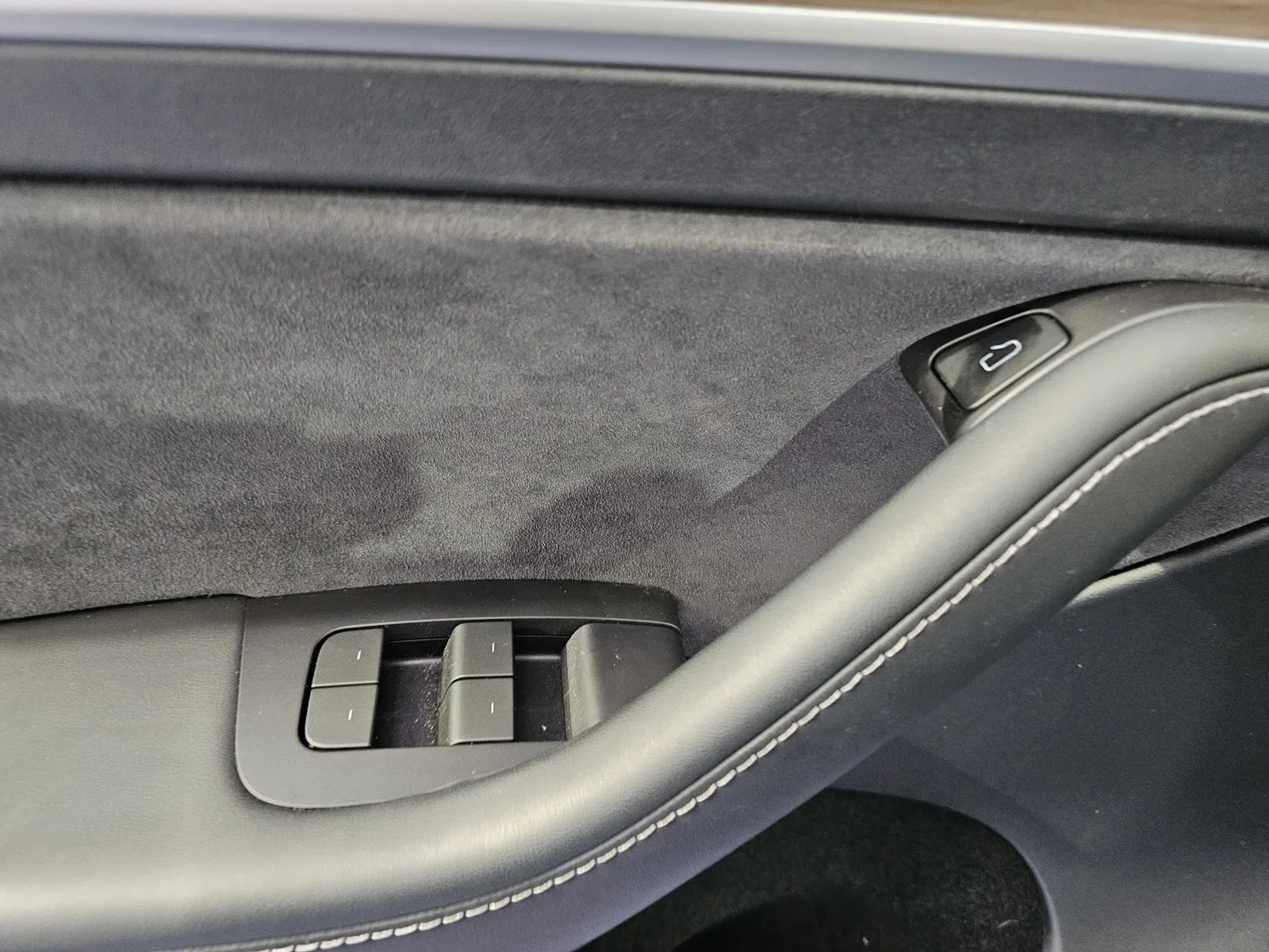 Tesla Model Y photo 13