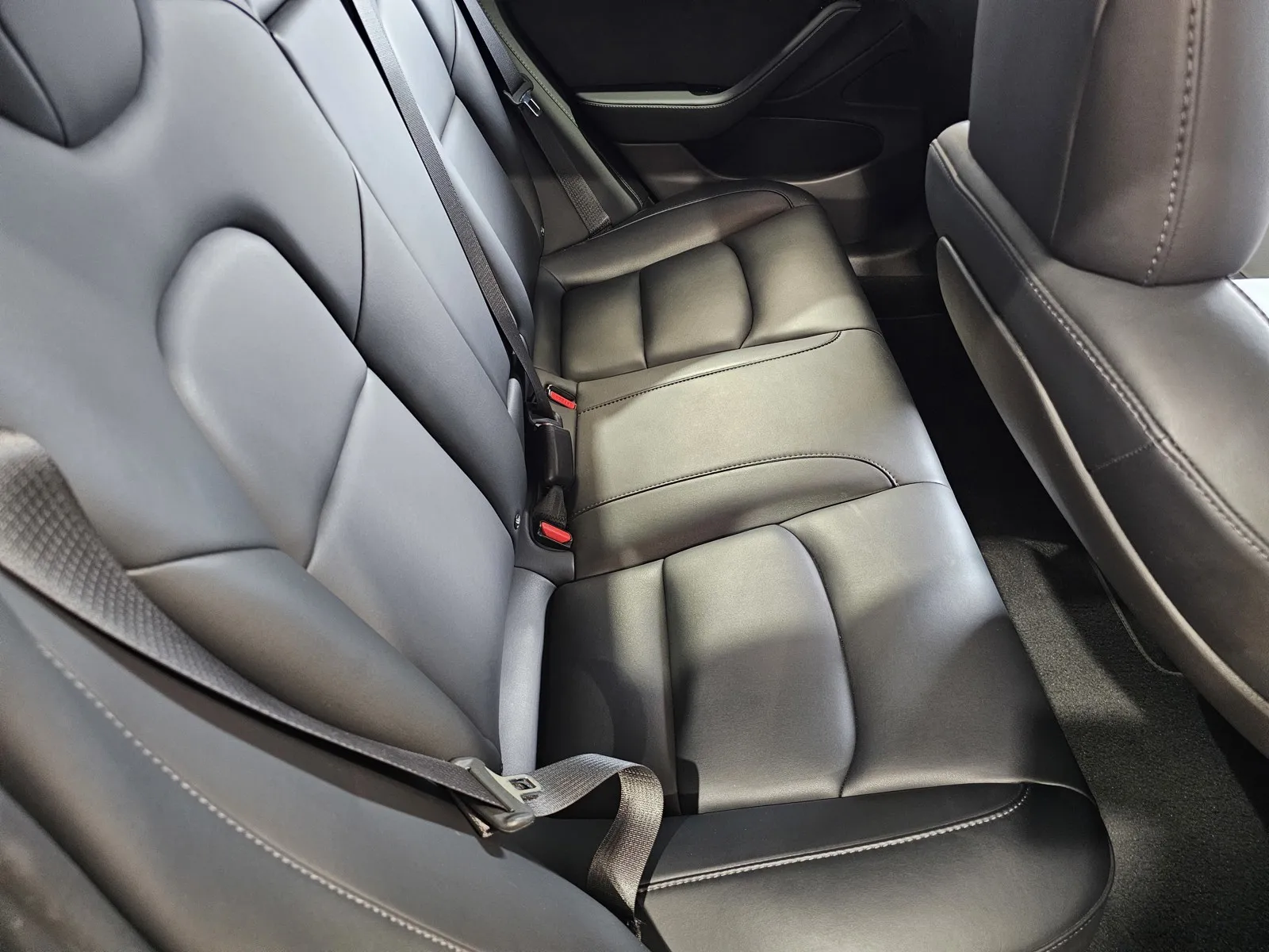 Tesla Model 3 photo 9
