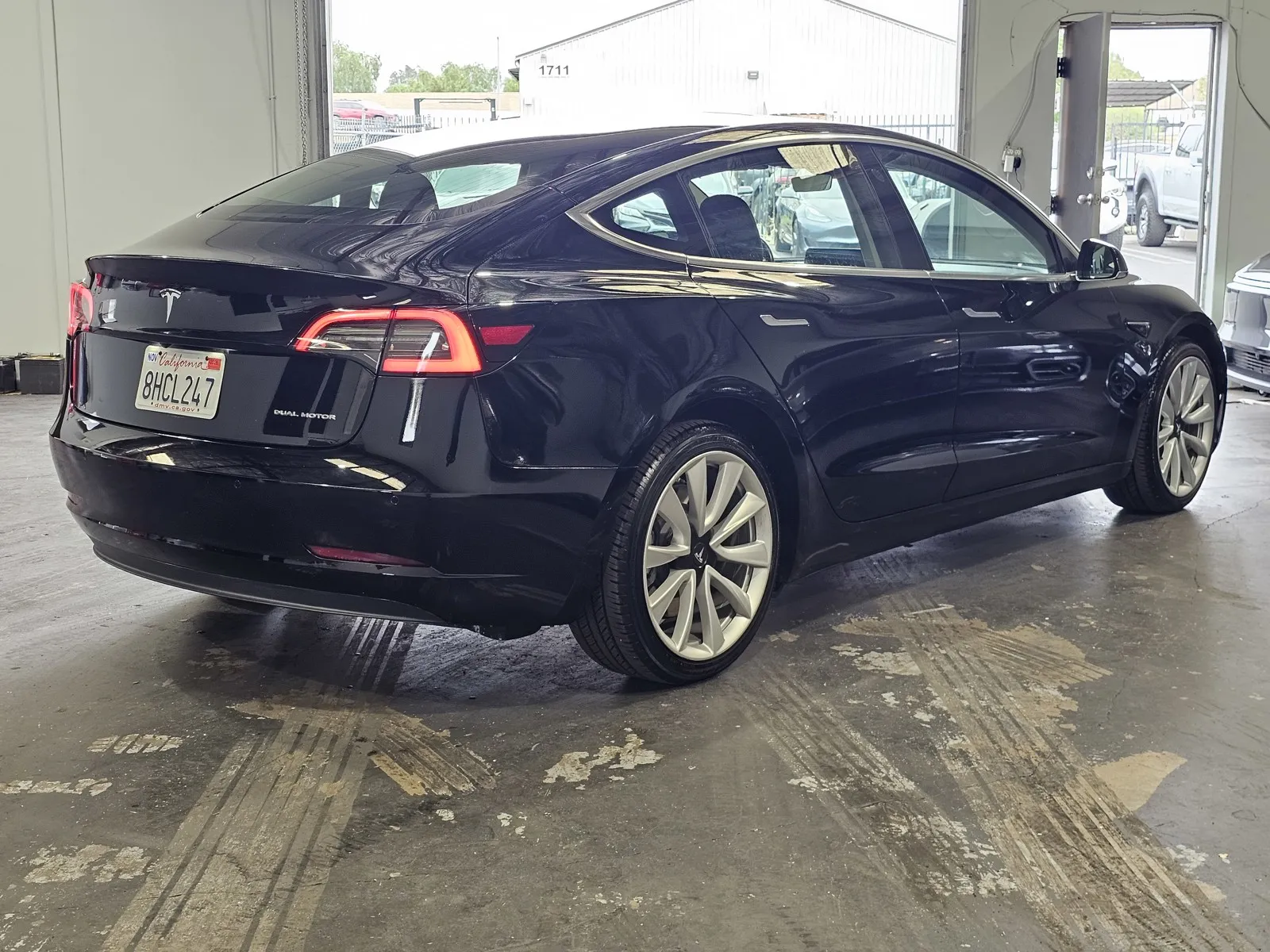 Tesla Model 3 photo 4