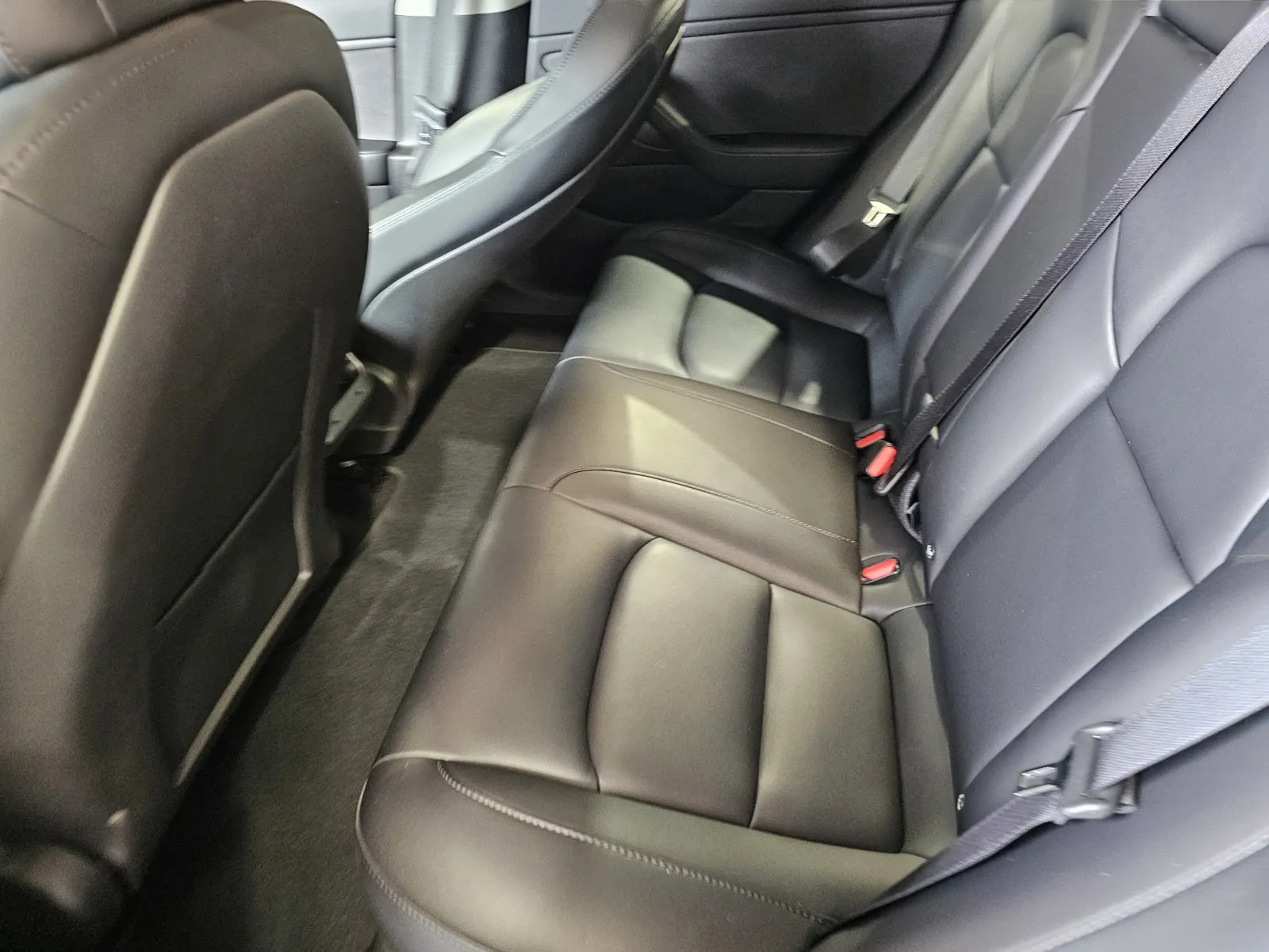Tesla Model 3 photo 12