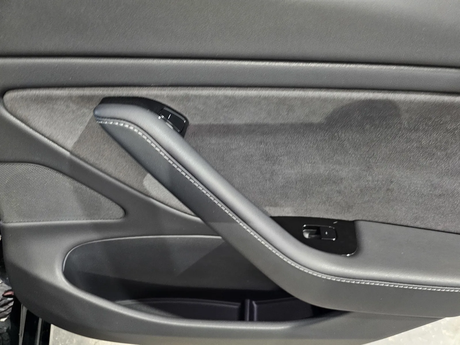 Tesla Model 3 photo 8