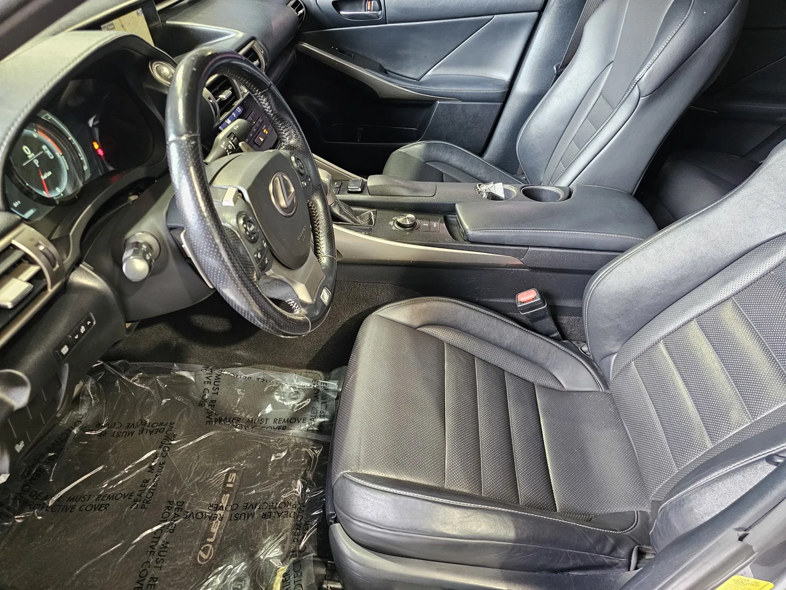 Lexus IS photo 13