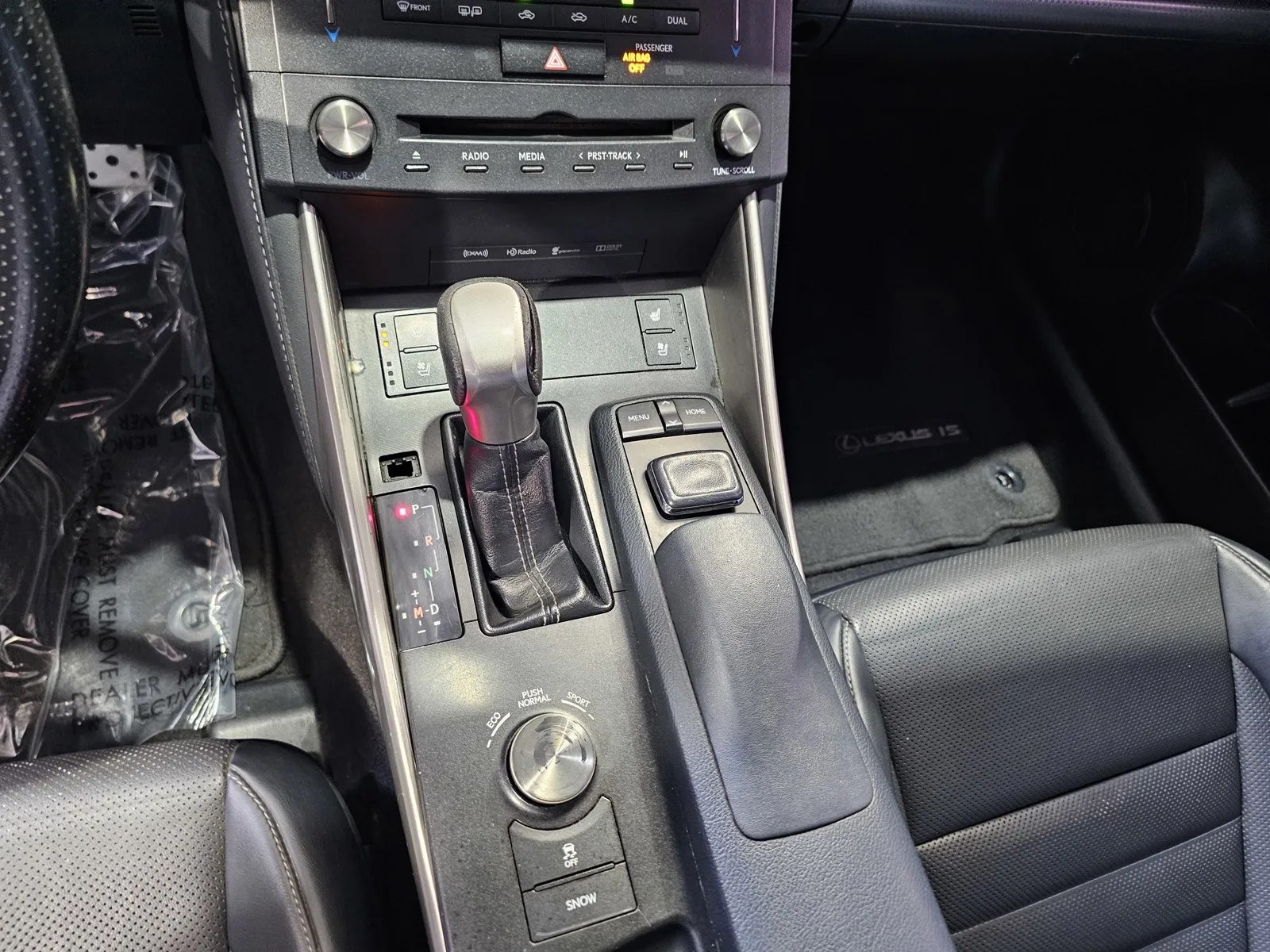 Lexus IS photo 16