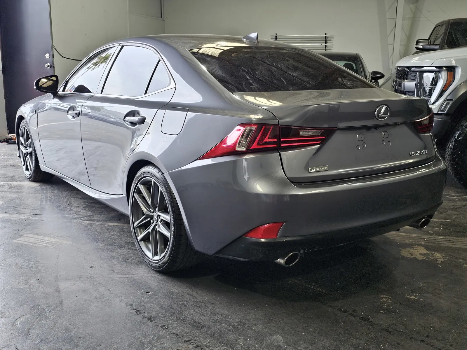 Lexus IS photo 2