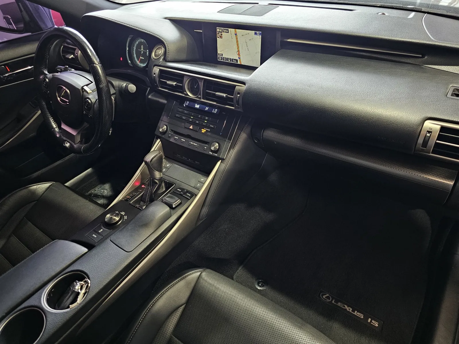 Lexus IS photo 5