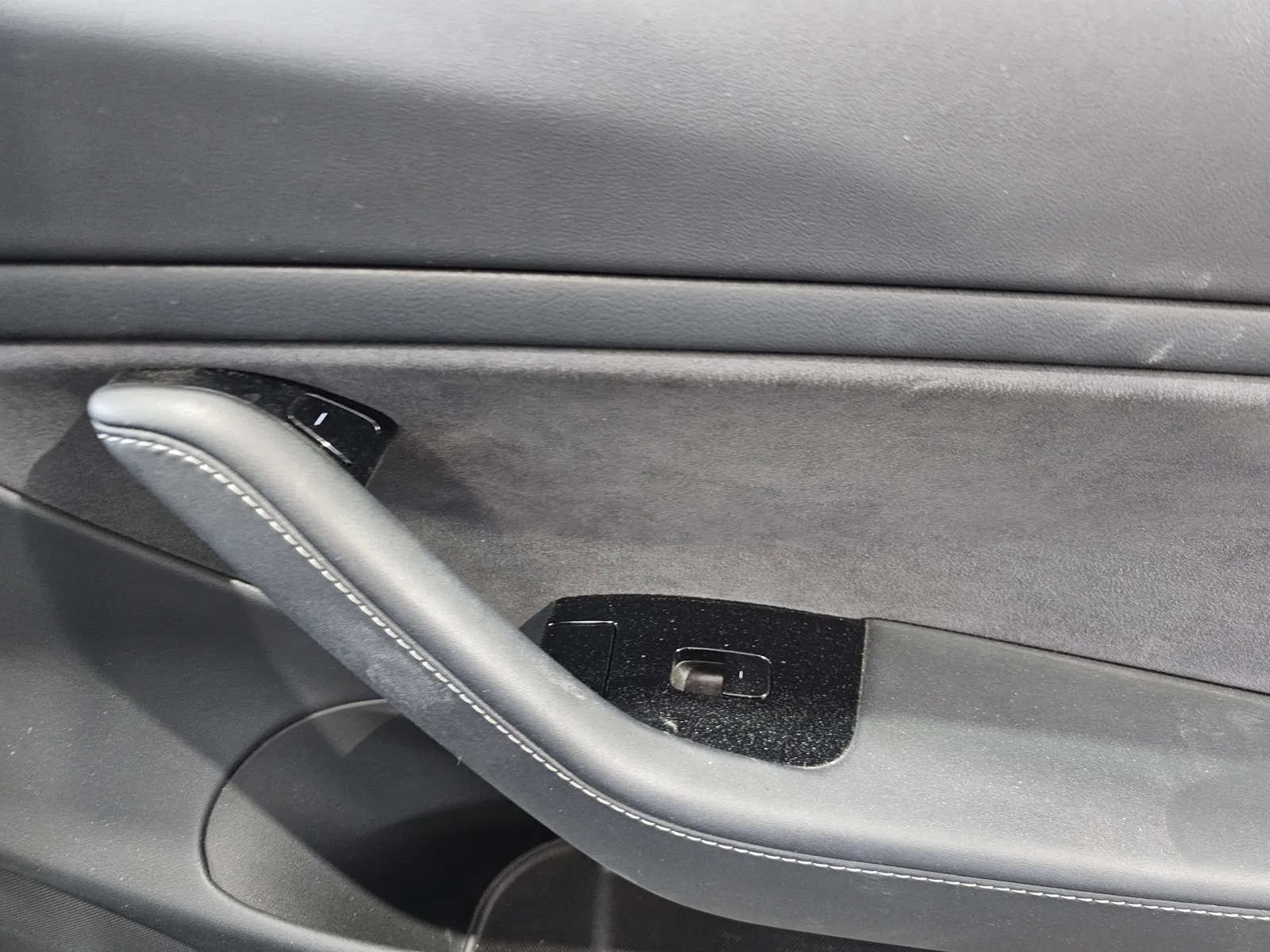 Tesla Model 3 photo 6