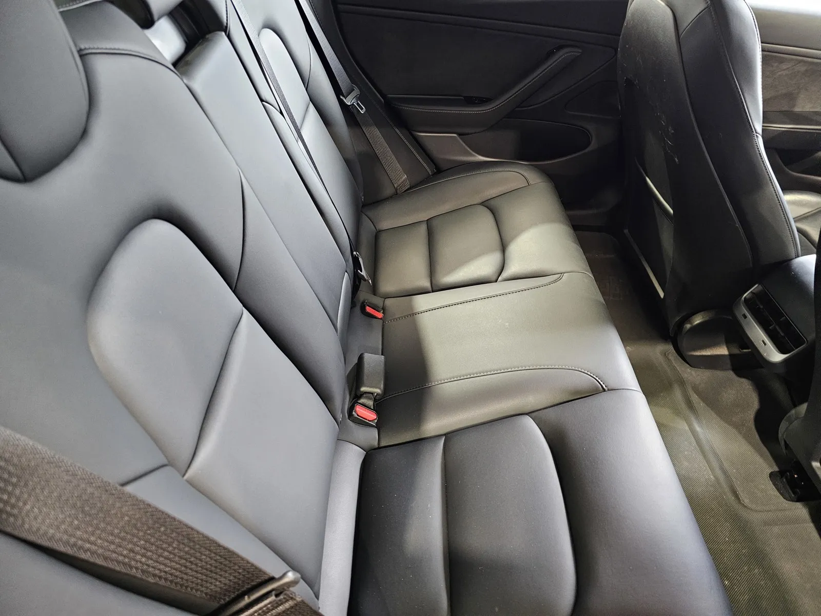Tesla Model 3 photo 8