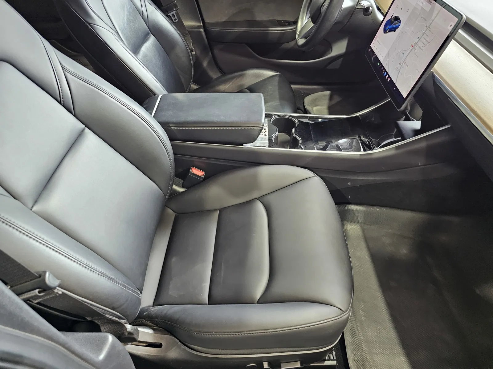Tesla Model 3 photo 7