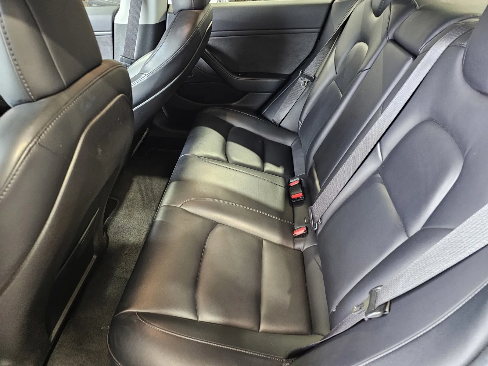 Tesla Model 3 photo 12