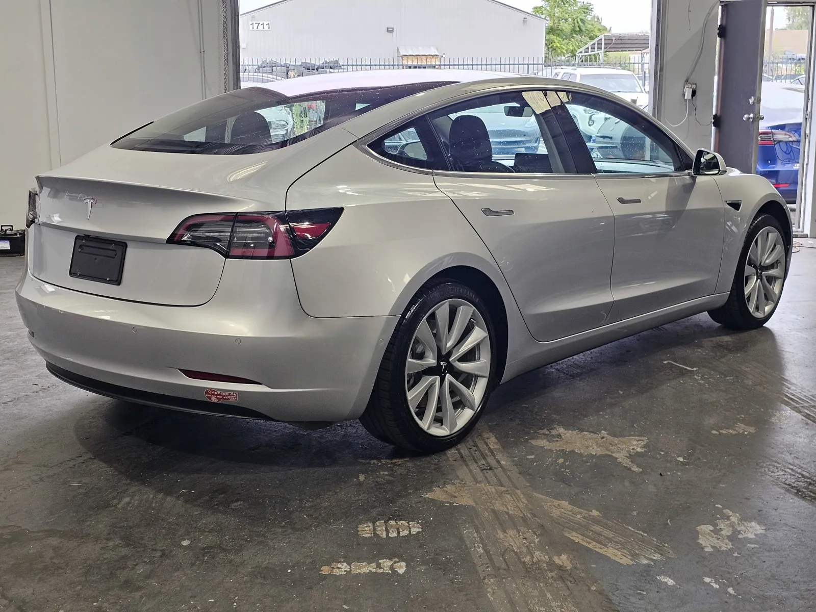 Tesla Model 3 photo 4