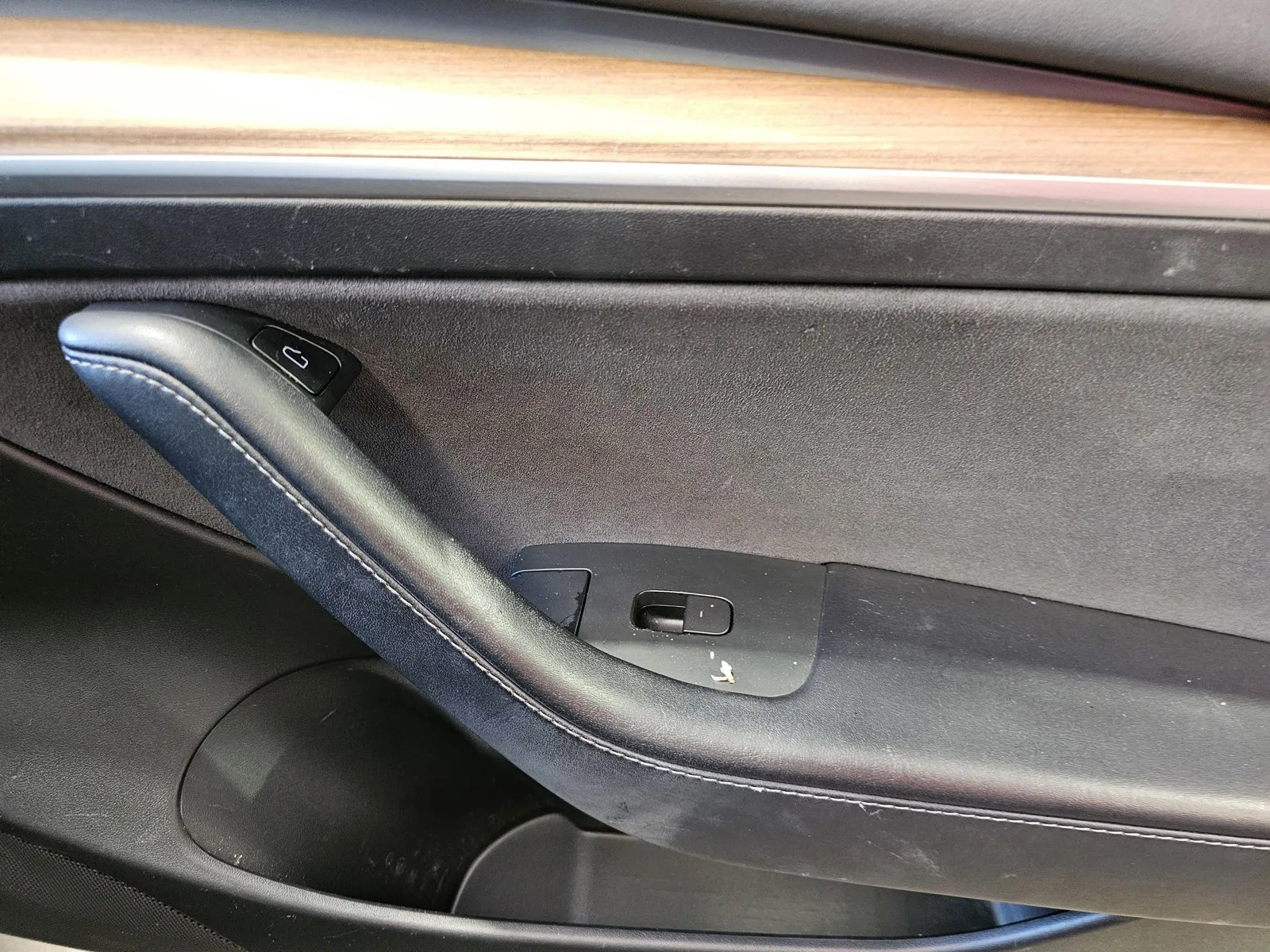 Tesla Model 3 photo 6