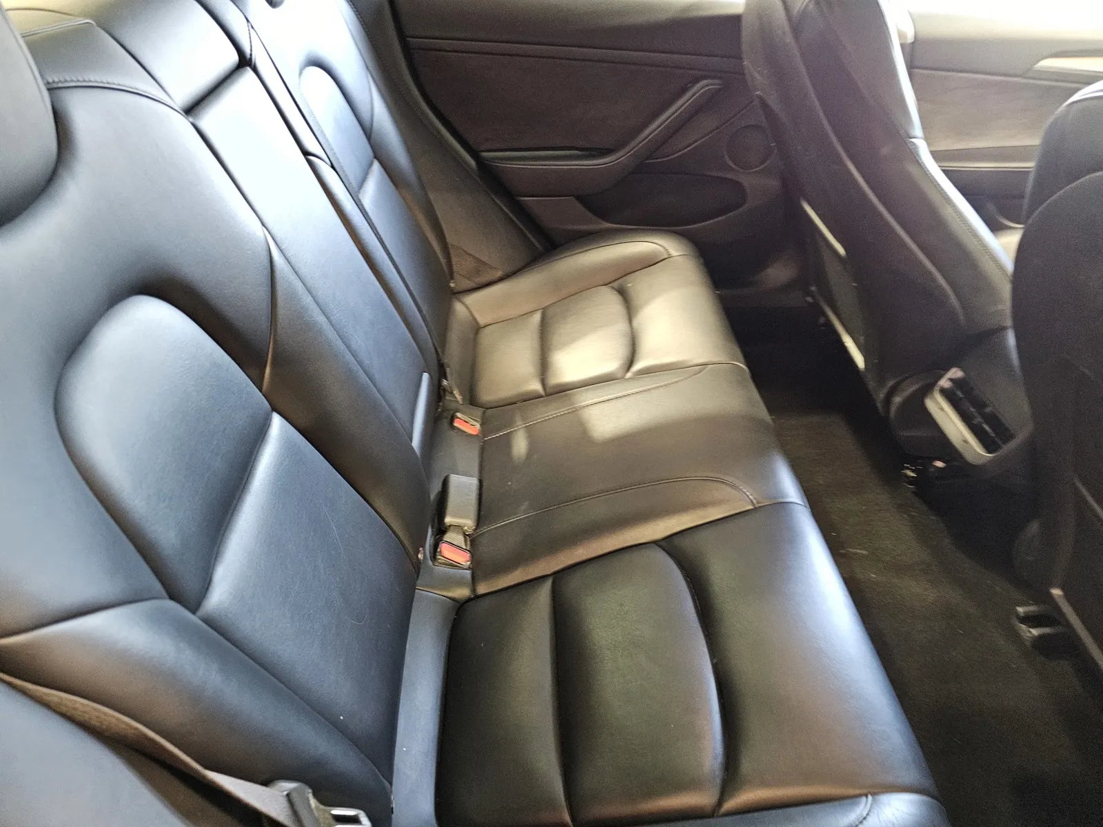 Tesla Model 3 photo 9