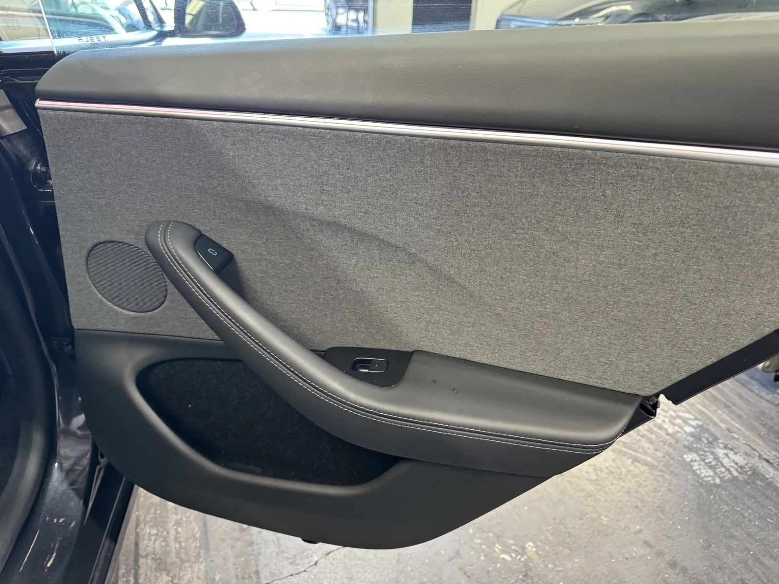 Tesla Model 3 photo 9