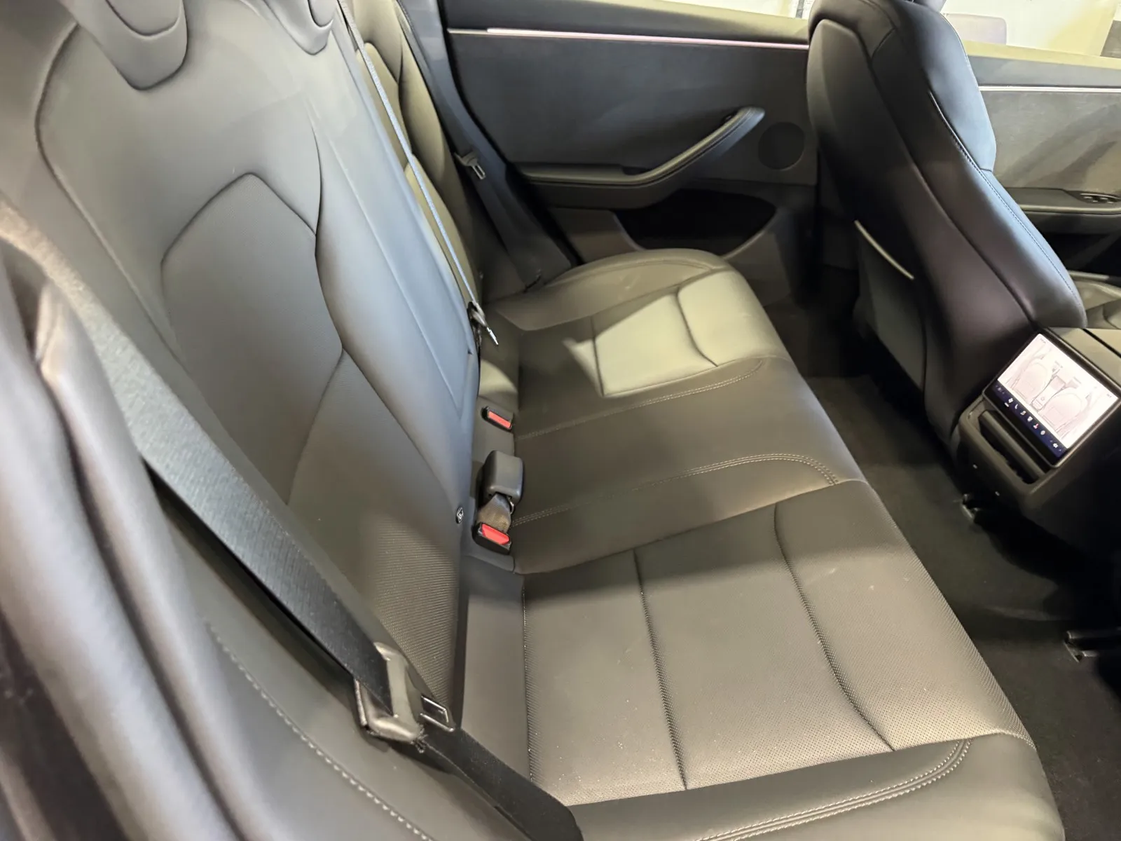 Tesla Model 3 photo 8