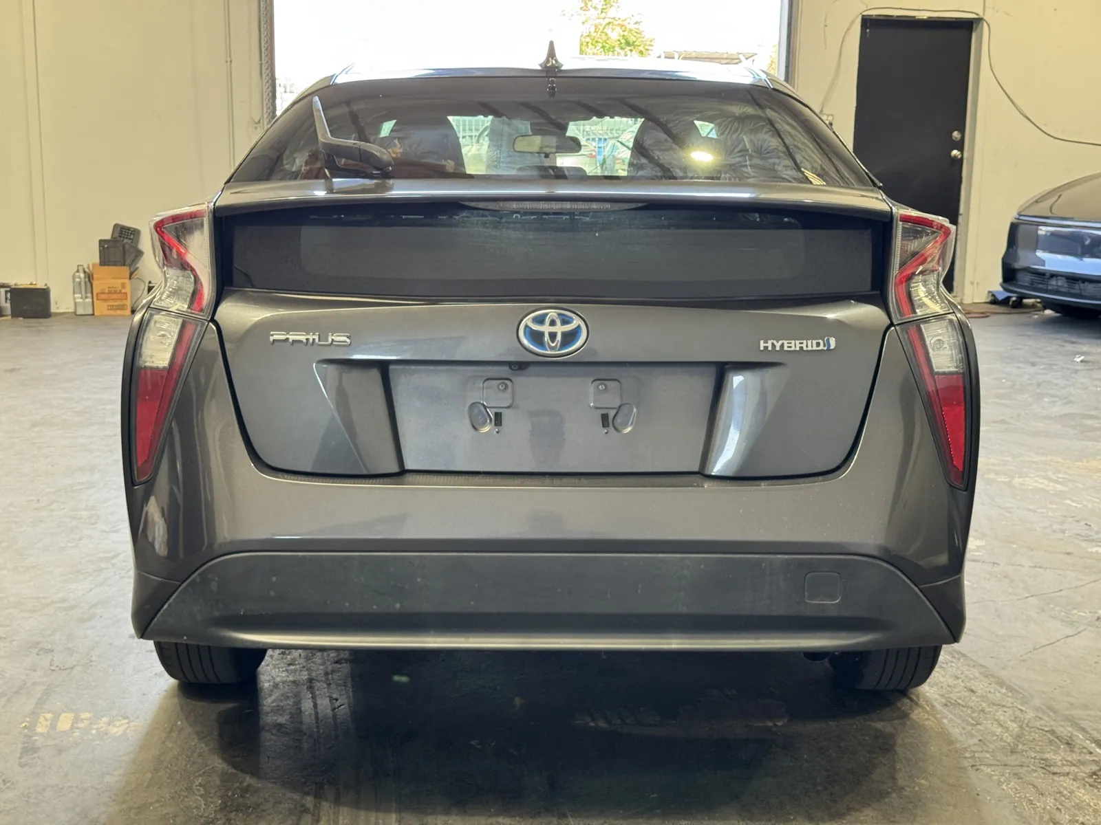 Toyota Prius photo 3