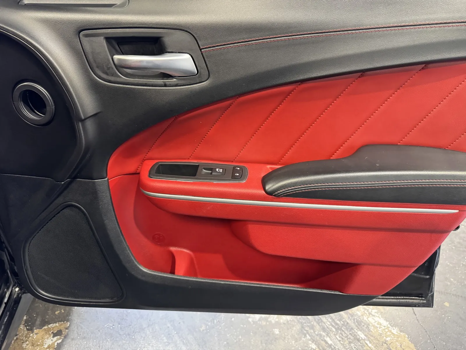 Dodge Charger photo 6