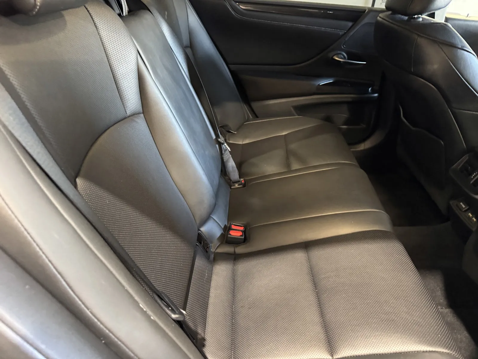 Lexus ES photo 8