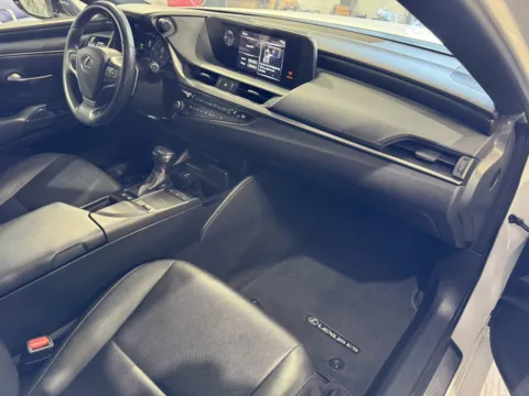 More photos of 2021 Lexus ES 300h at Premium Autos - Norco, CA