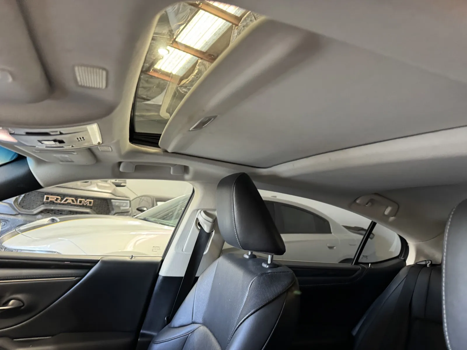 Lexus ES photo 14