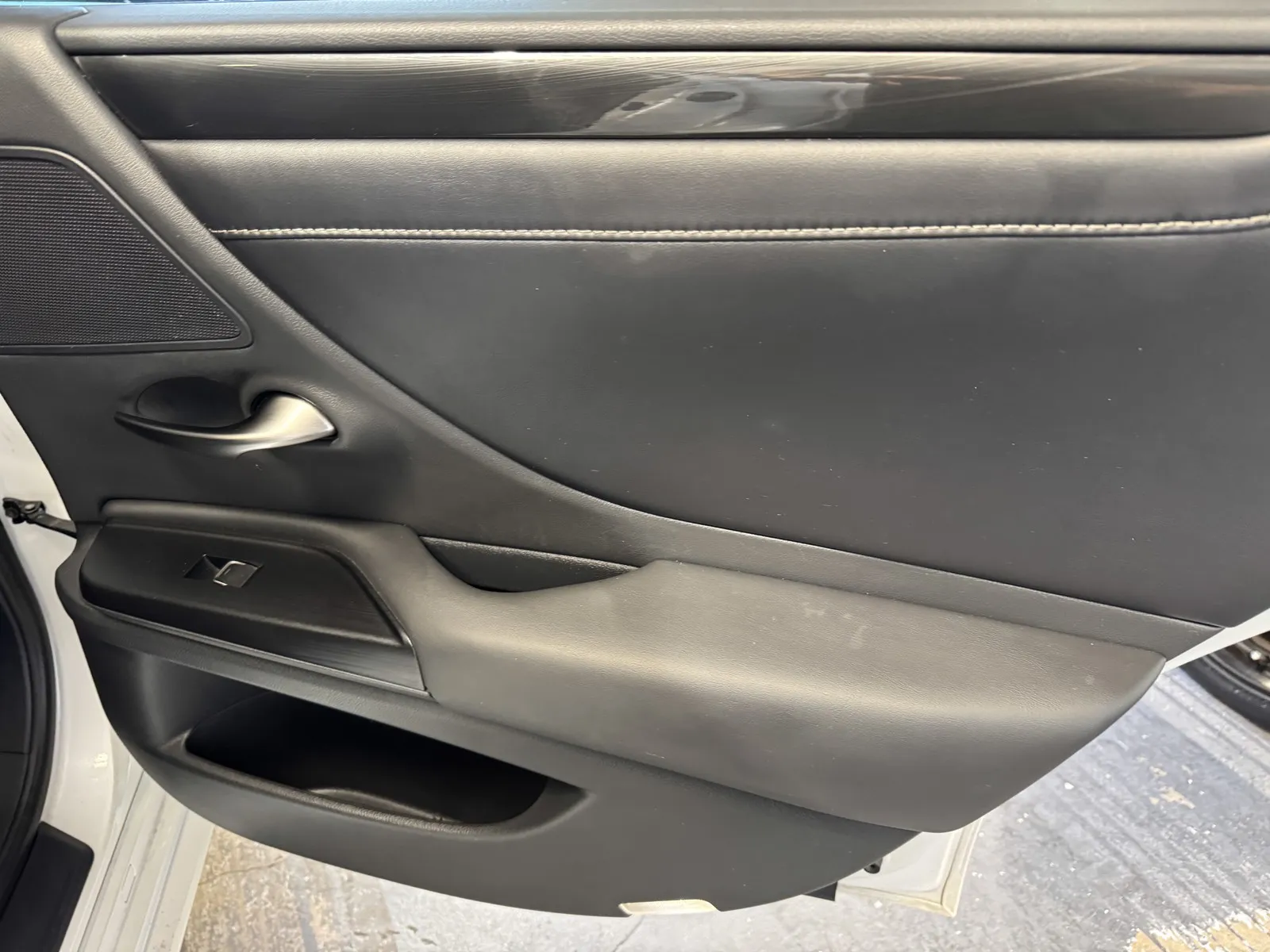 Lexus ES photo 9