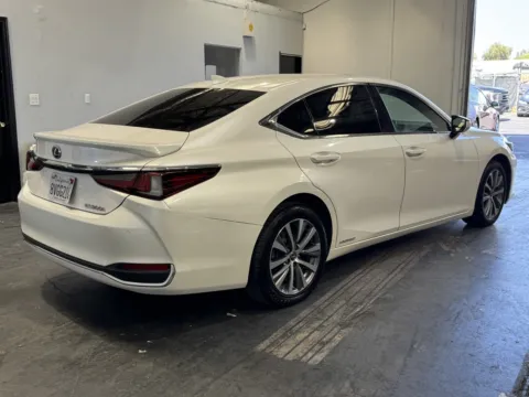 More photos of 2021 Lexus ES 300h at Premium Autos - Norco, CA