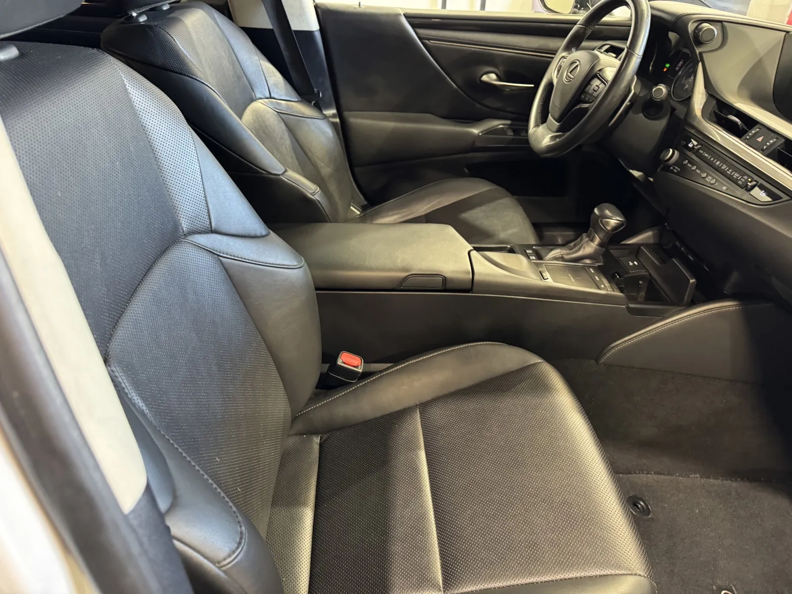 Lexus ES photo 6