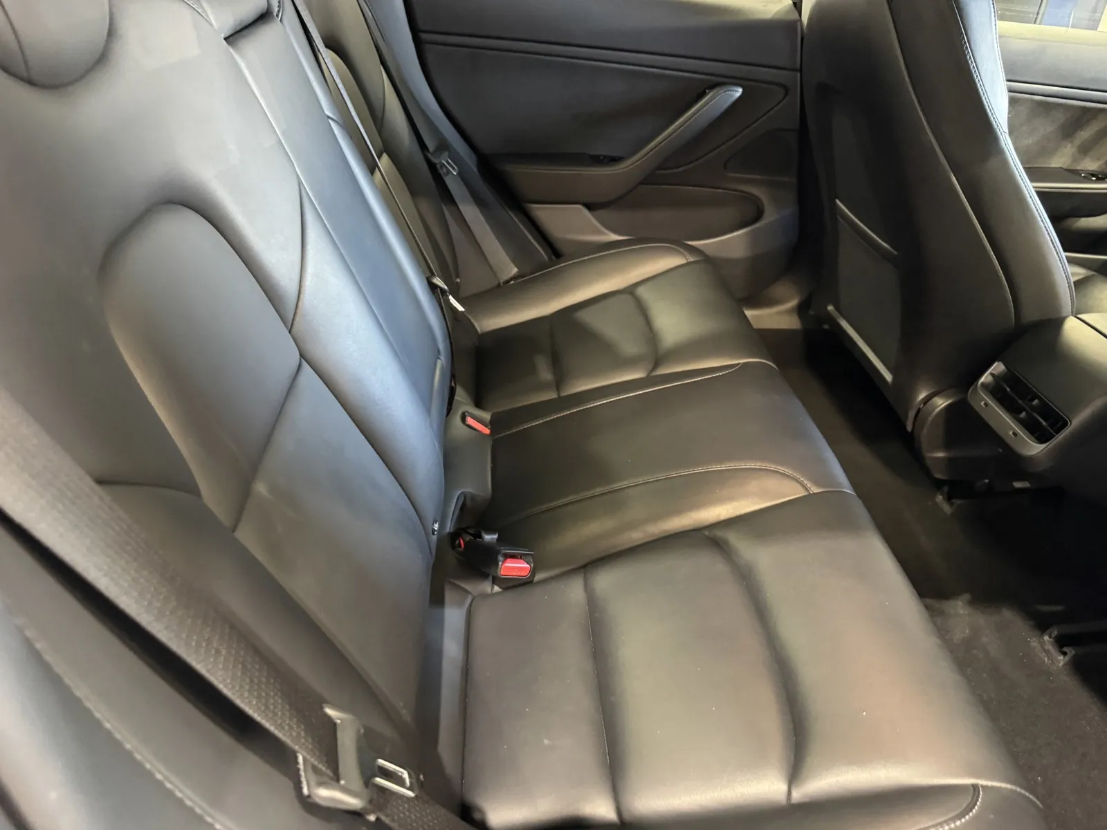 Tesla Model 3 photo 8
