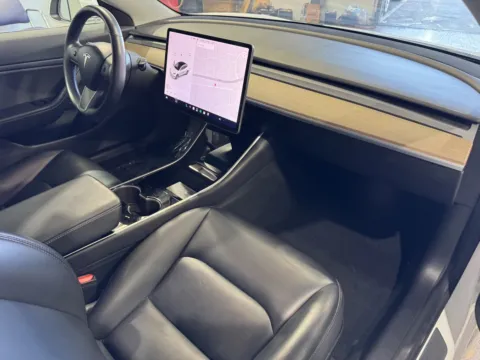 More photos of 2018 Tesla Model 3 LONG RANGE at Premium Autos - Norco, CA
