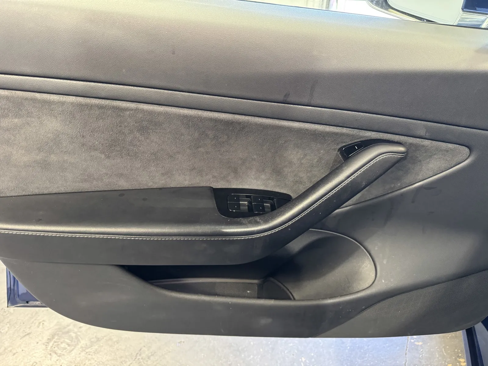 Tesla Model 3 photo 11