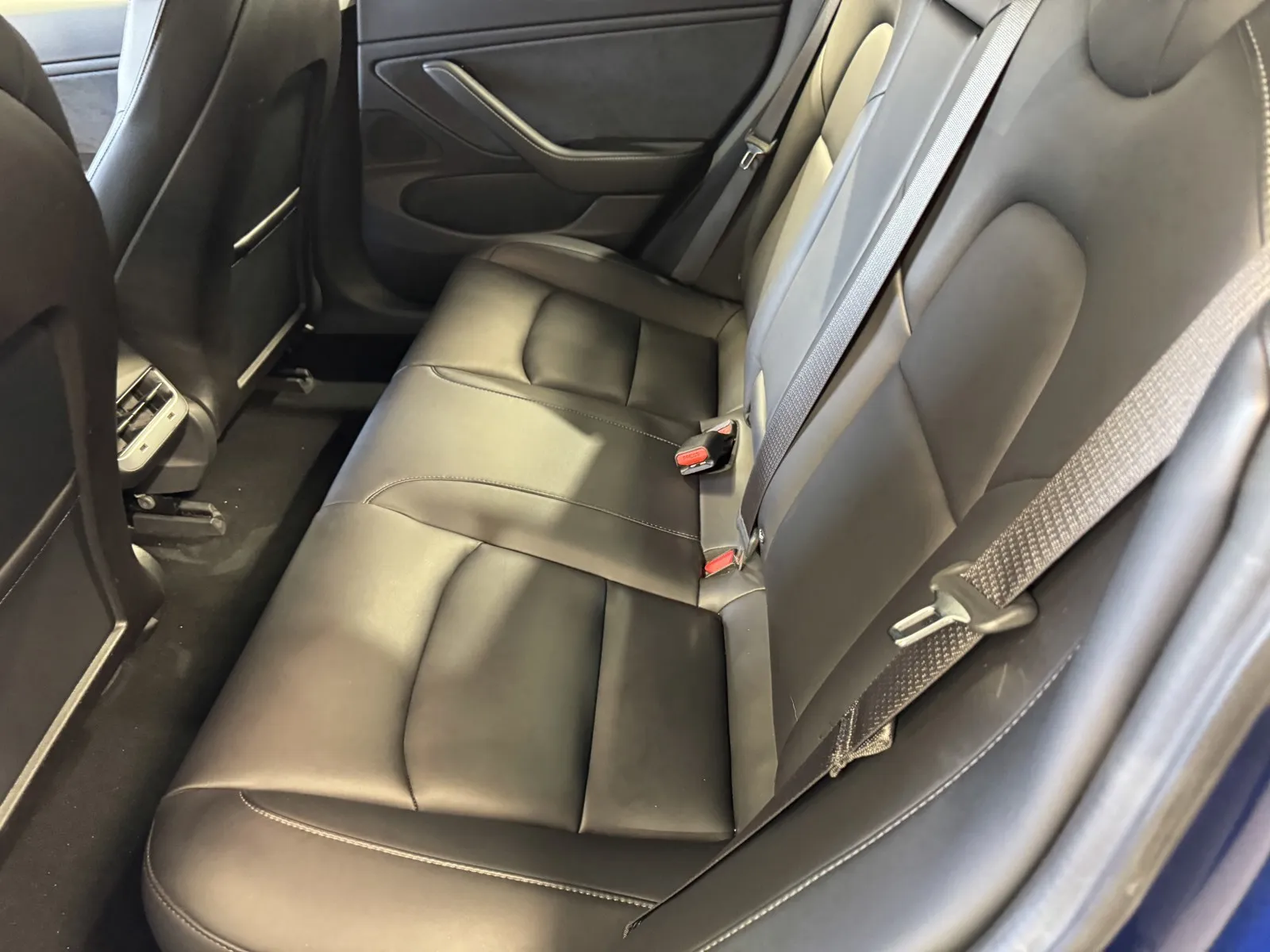 Tesla Model 3 photo 8