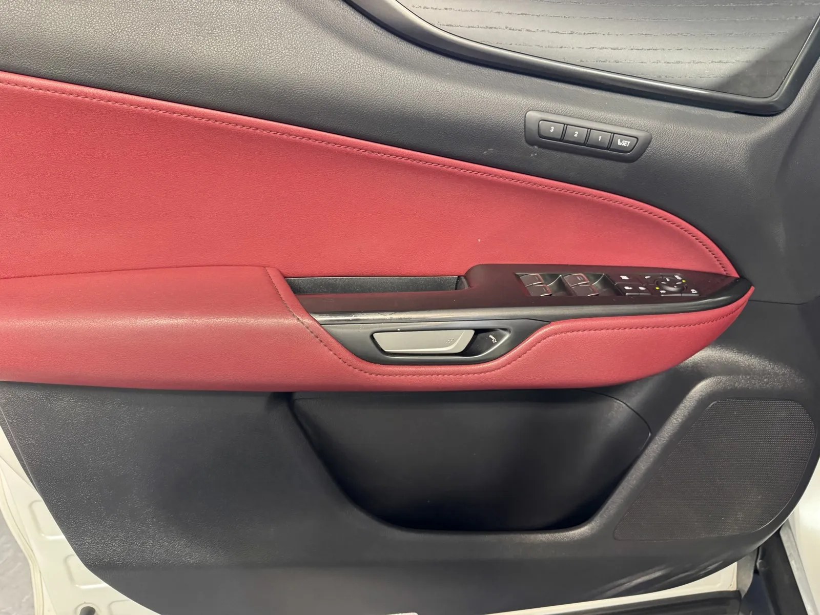 Lexus NX photo 14