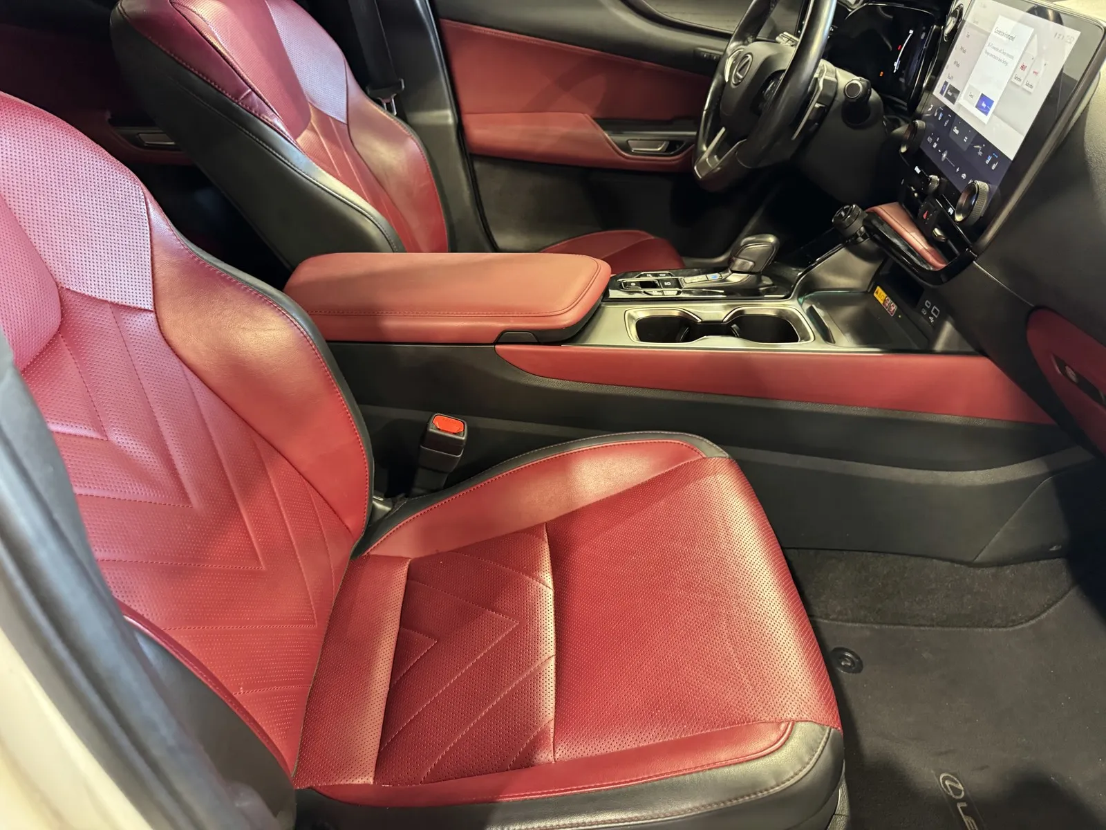 Lexus NX photo 6