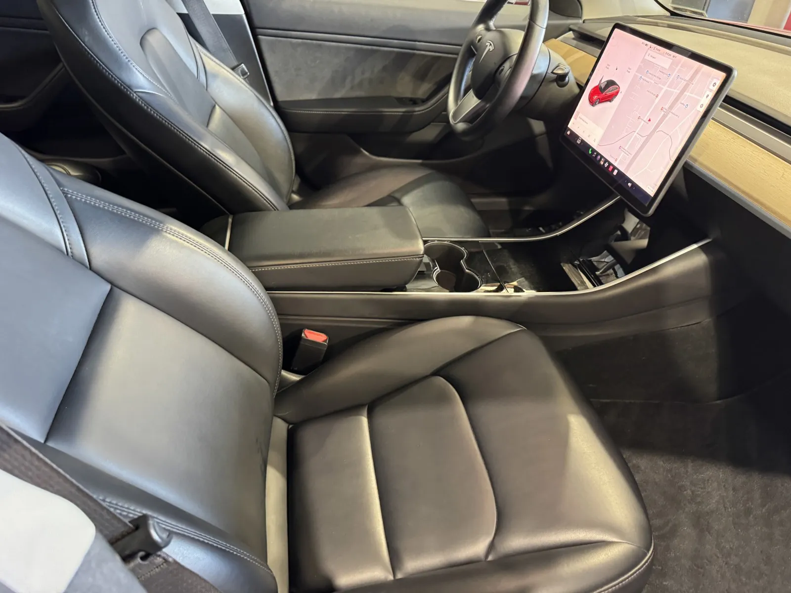 Tesla Model 3 photo 6