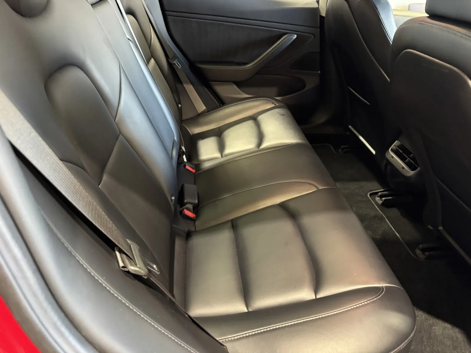 Tesla Model 3 photo 8
