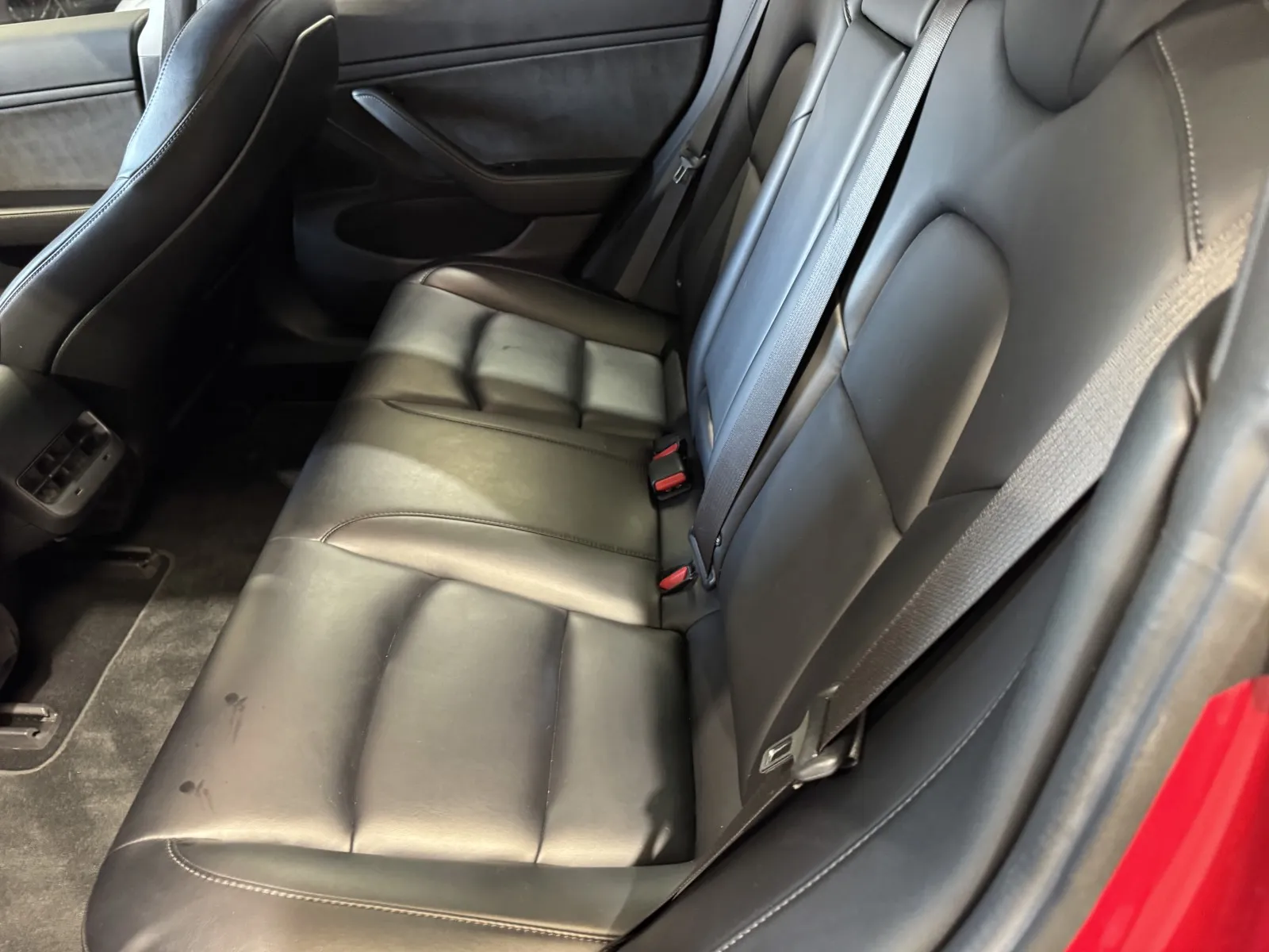 Tesla Model 3 photo 10