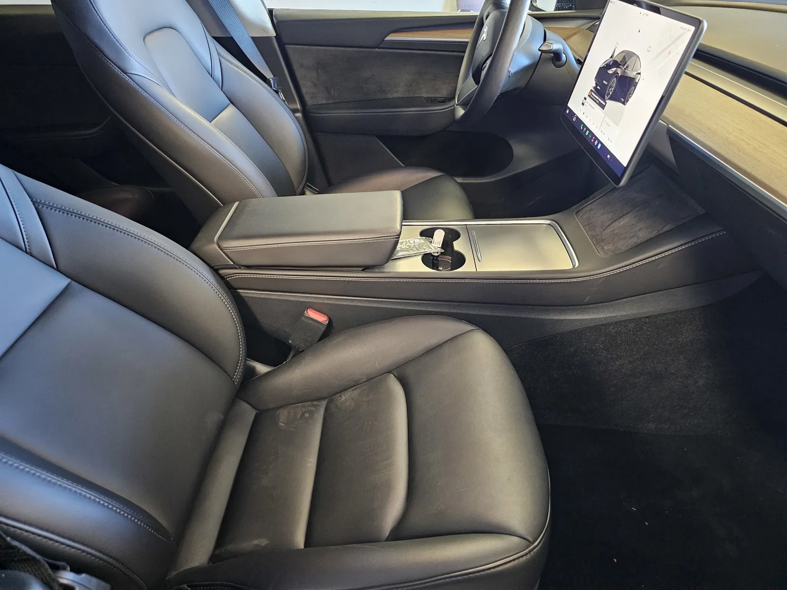 Tesla Model Y photo 7