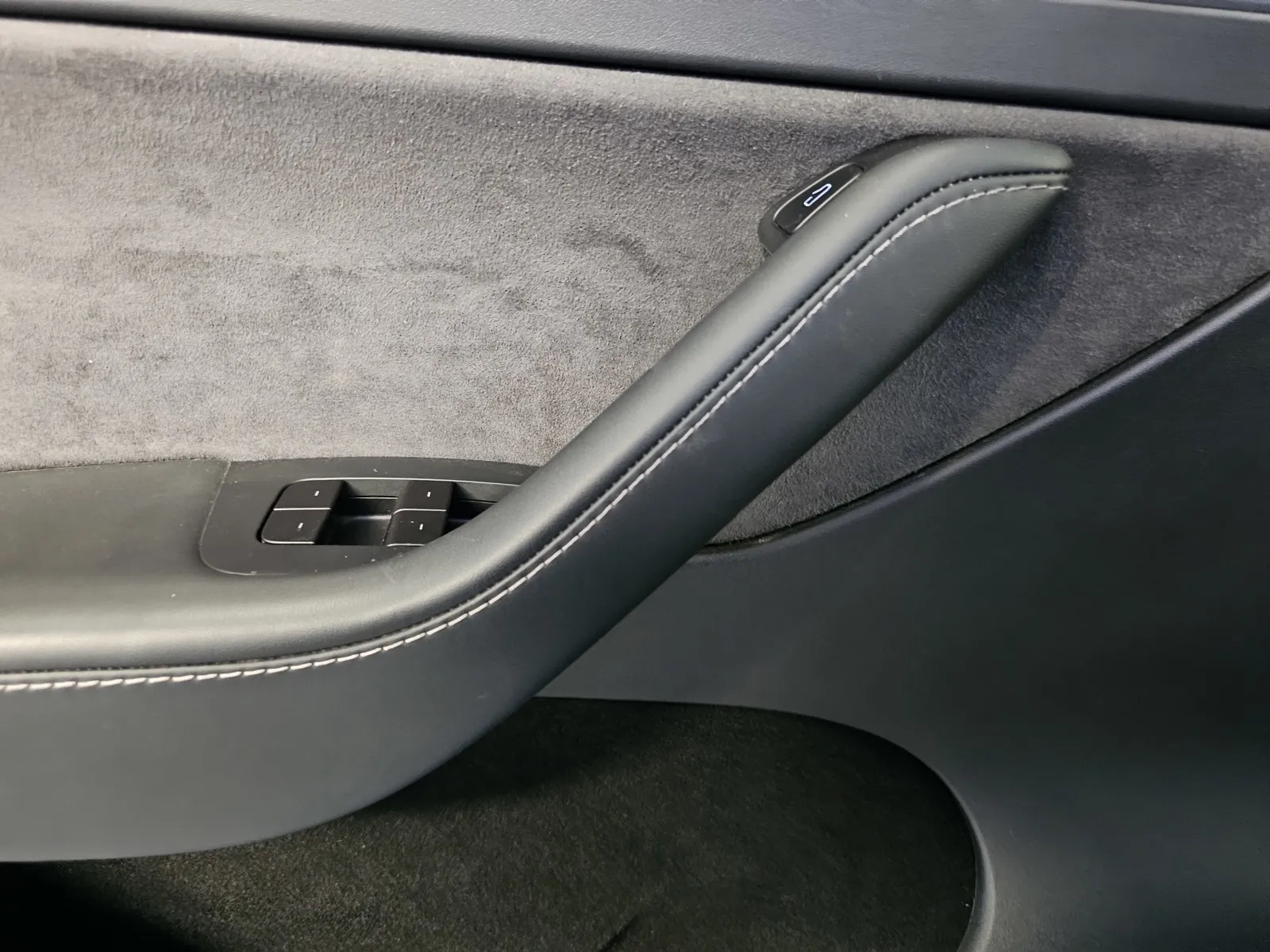 Tesla Model Y photo 13