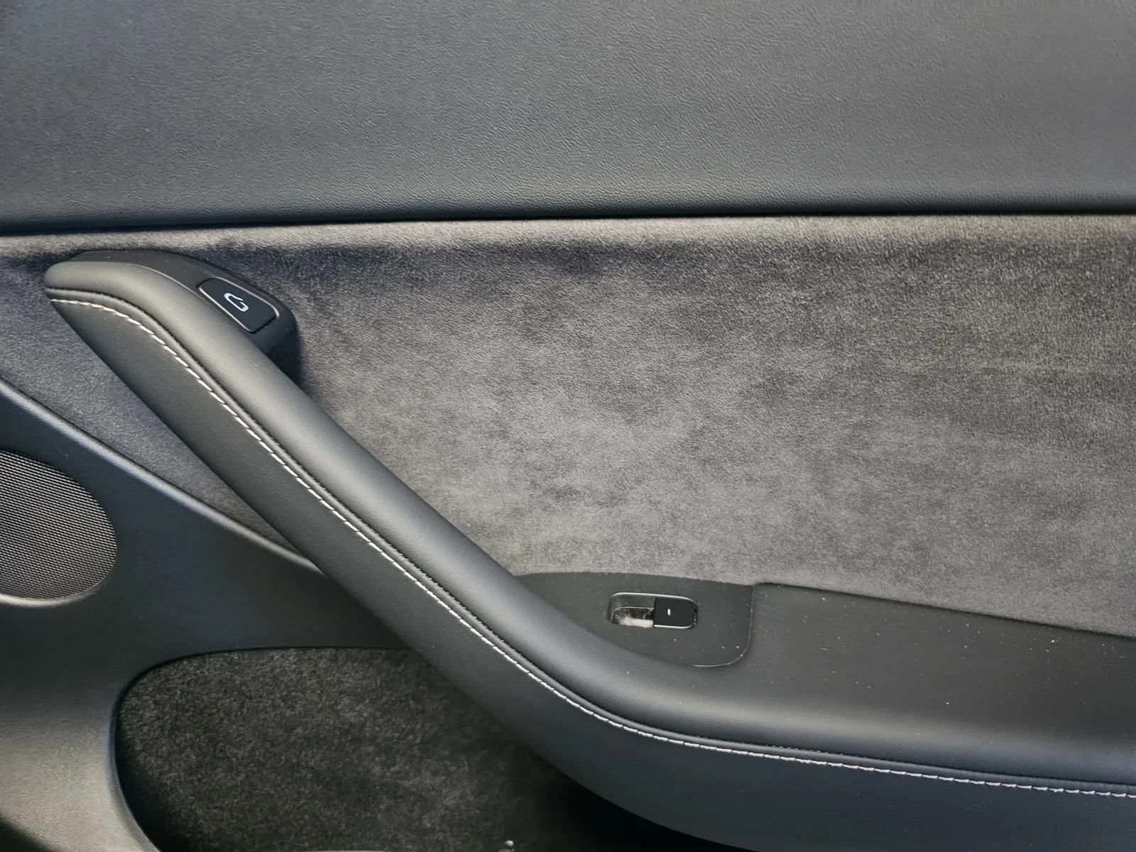 Tesla Model Y photo 8