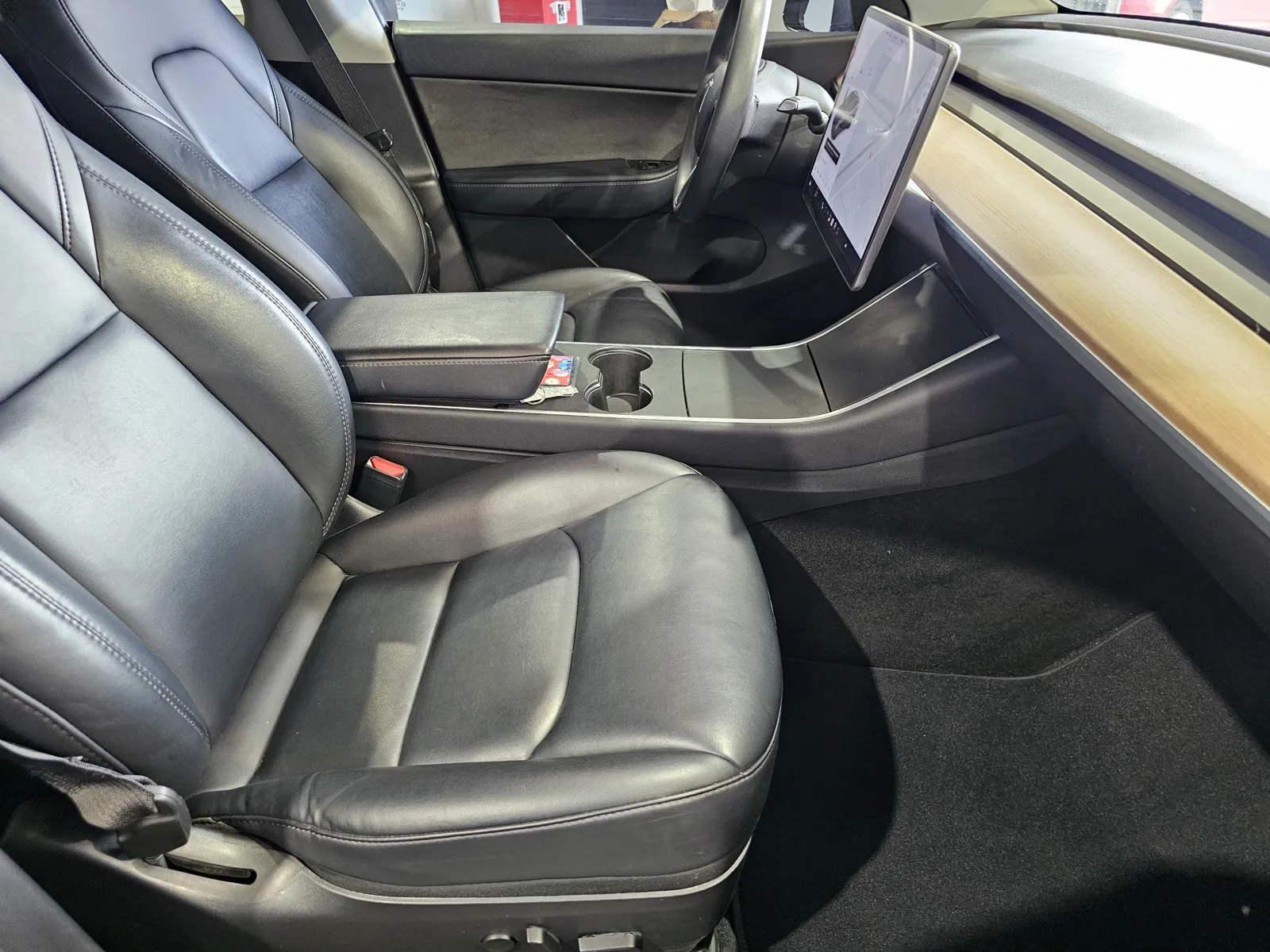Tesla Model Y photo 7