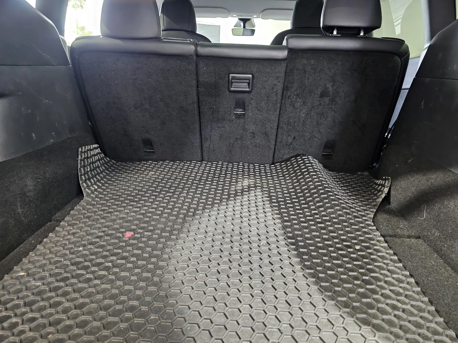 Tesla Model Y photo 10