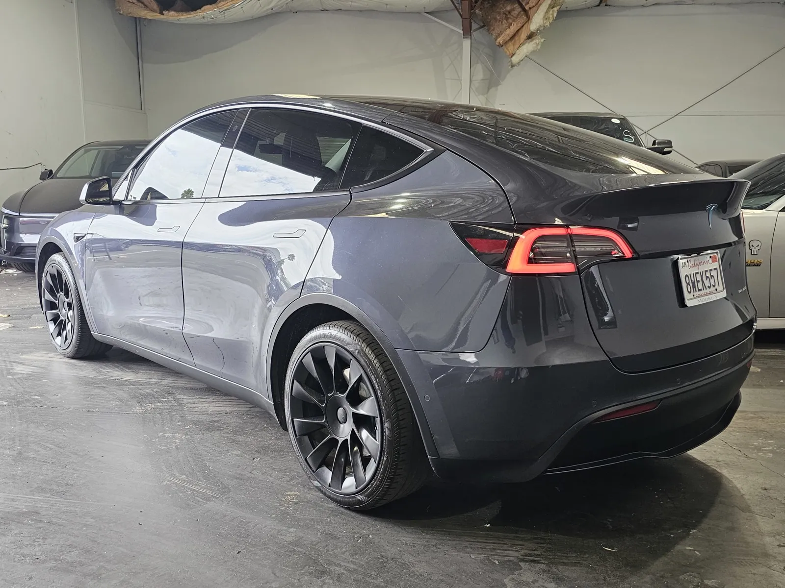 Tesla Model Y photo 2