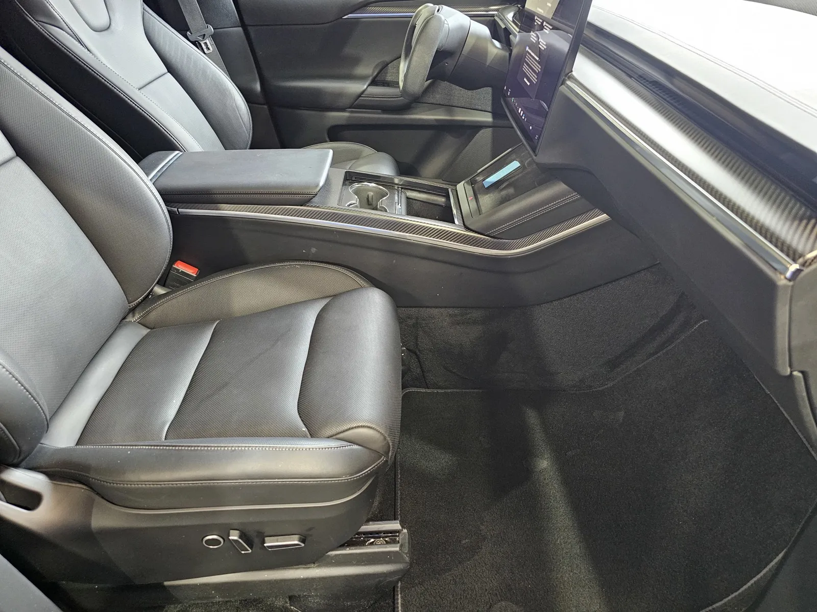Tesla Model X photo 7