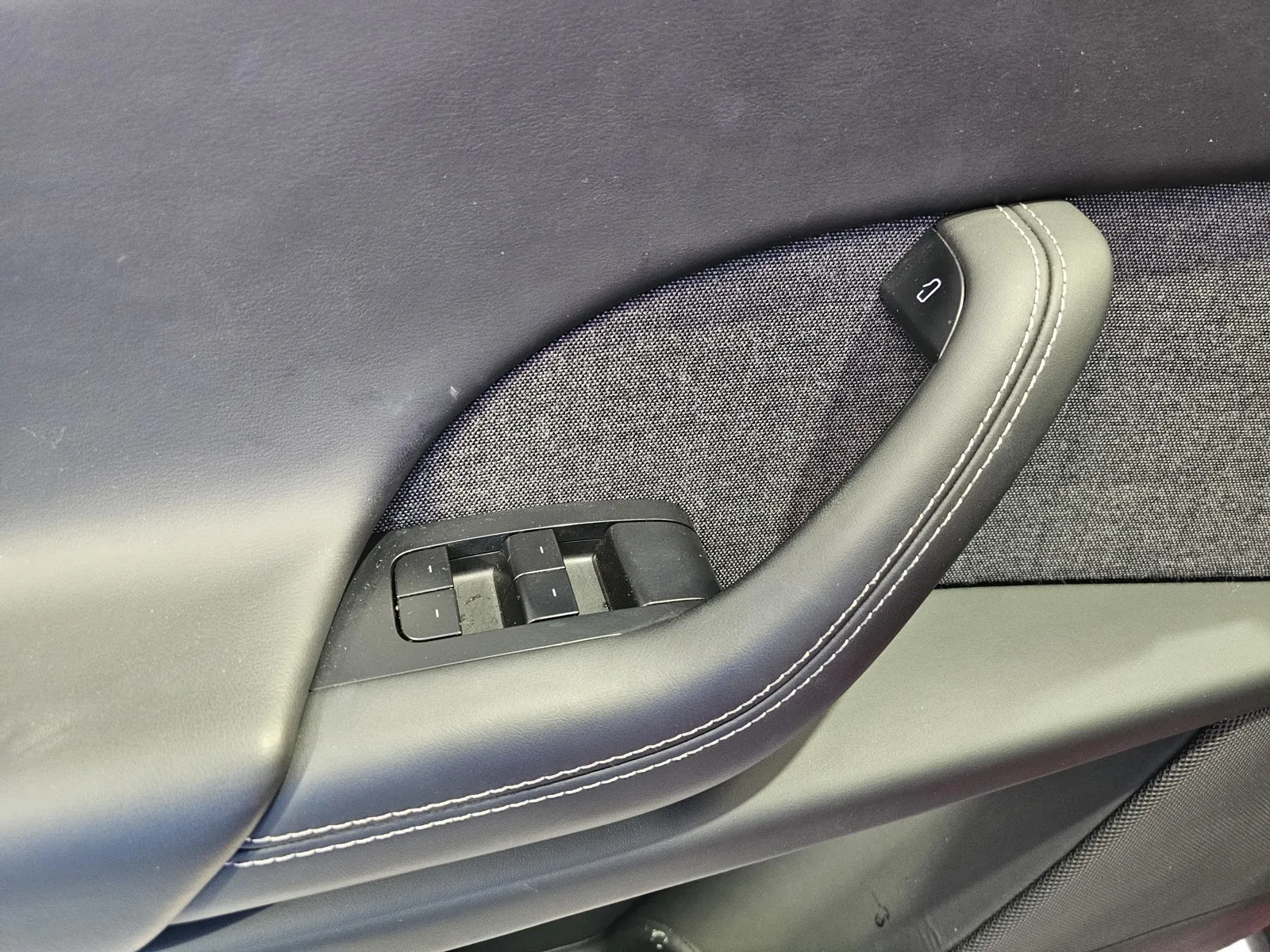 Tesla Model X photo 12