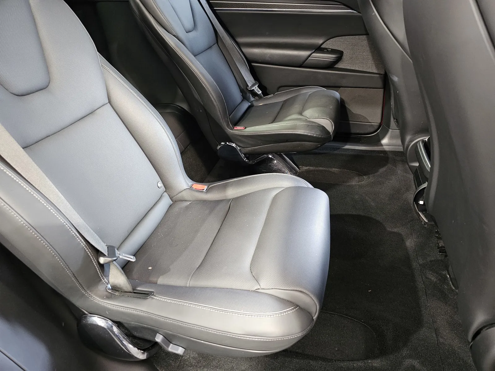 Tesla Model X photo 8
