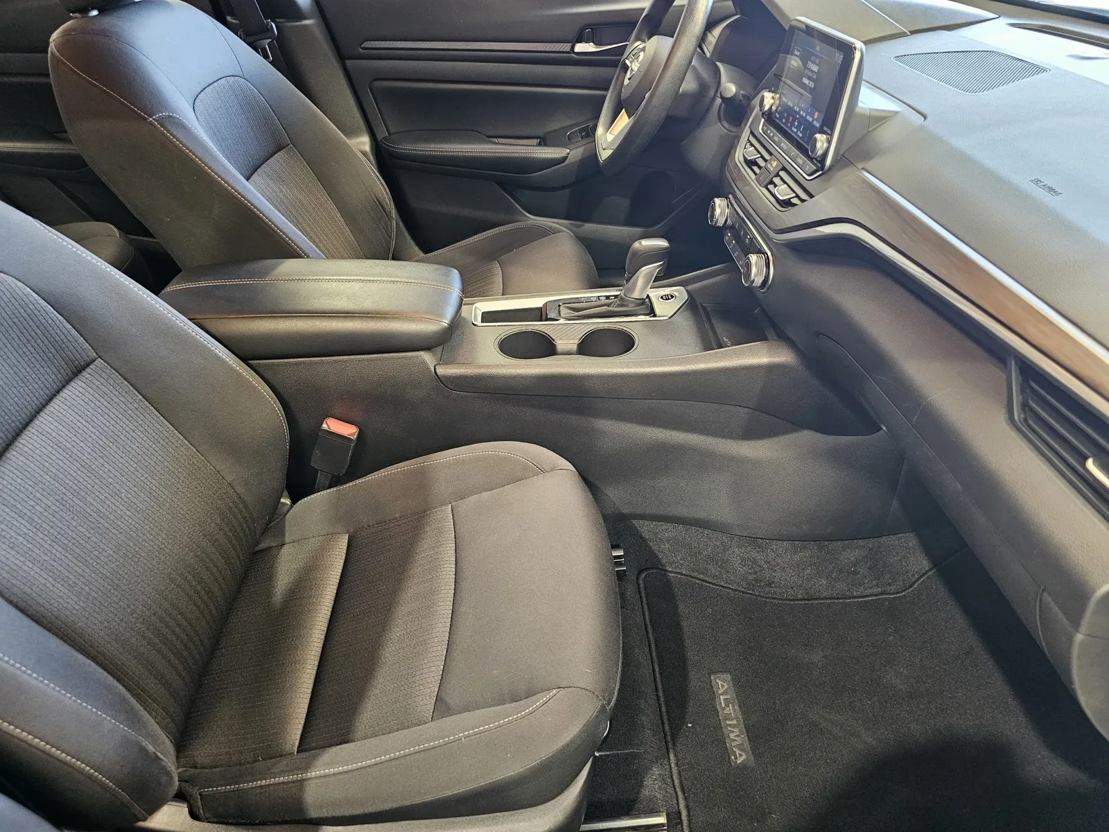 Nissan Altima photo 7