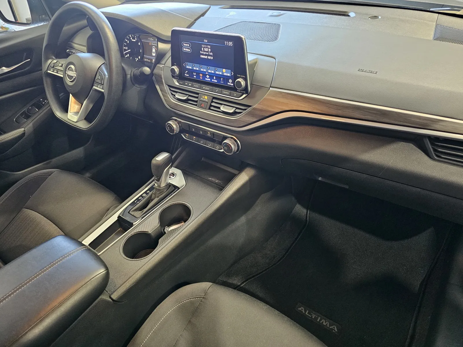 Nissan Altima photo 5