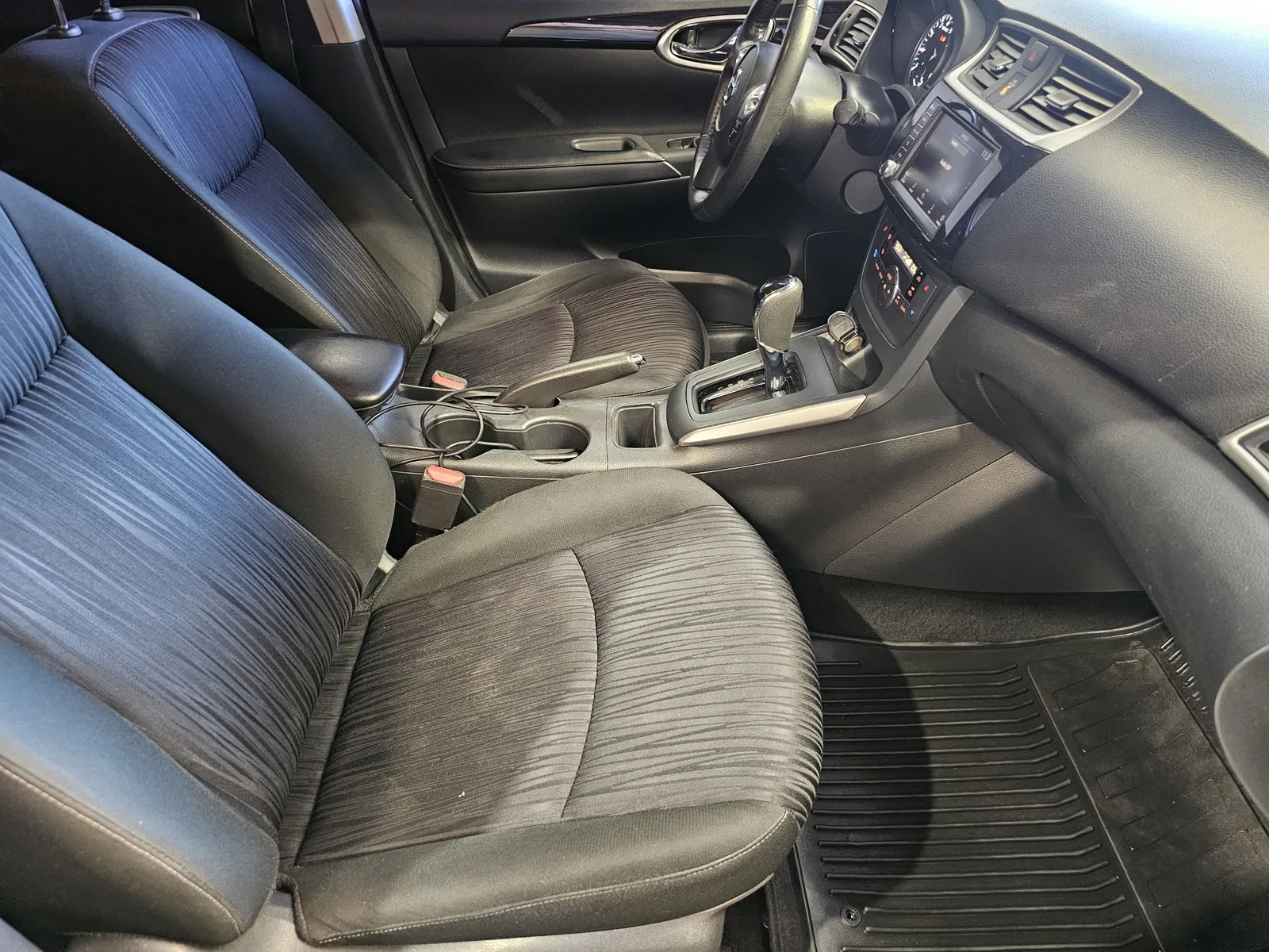 Nissan Sentra photo 7