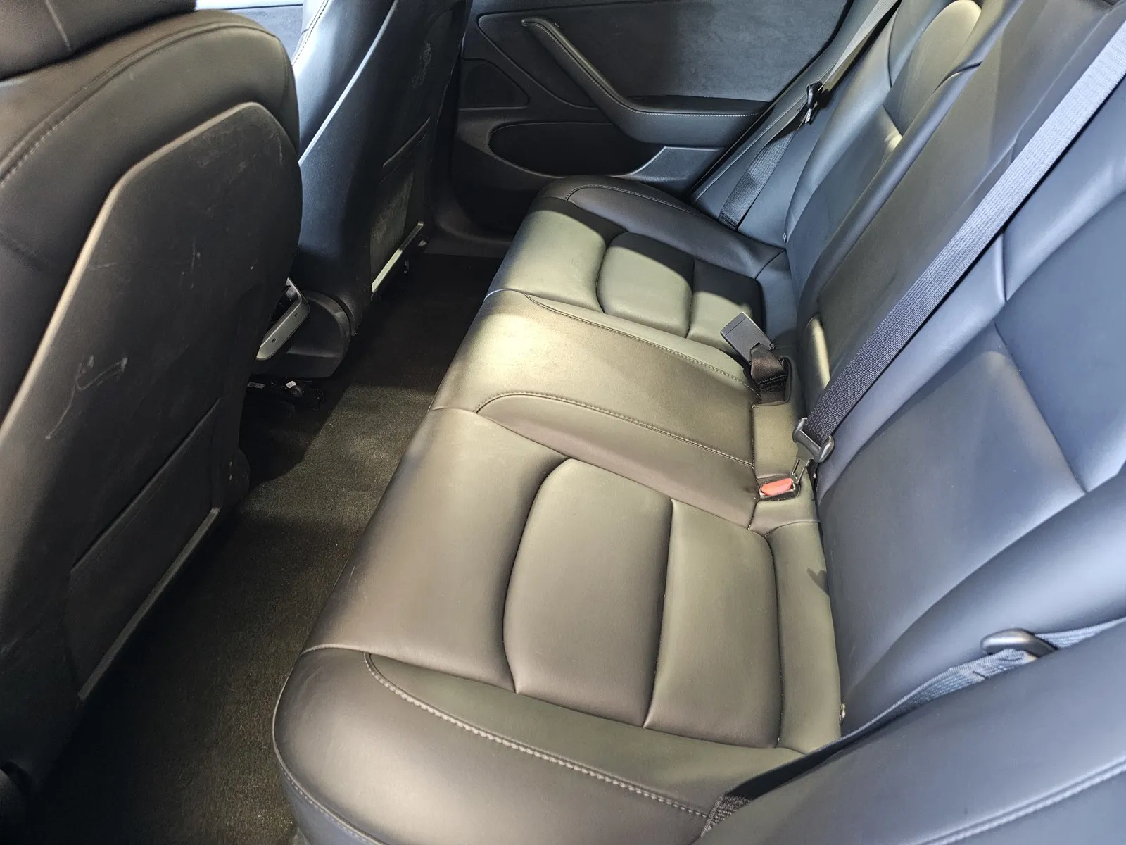 Tesla Model 3 photo 11