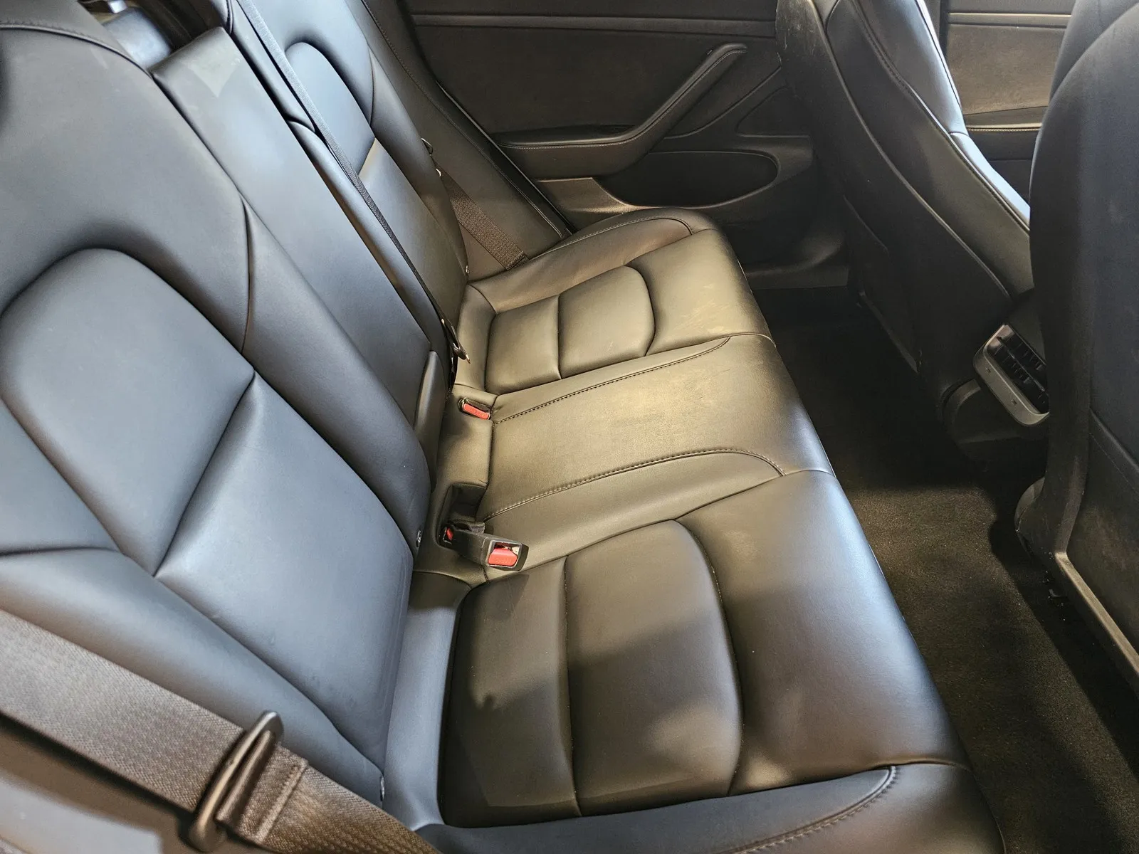 Tesla Model 3 photo 8